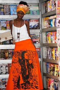 Minimalismo Étnico: A Força dos Acessórios em Madeira e Palha - inspiração 3