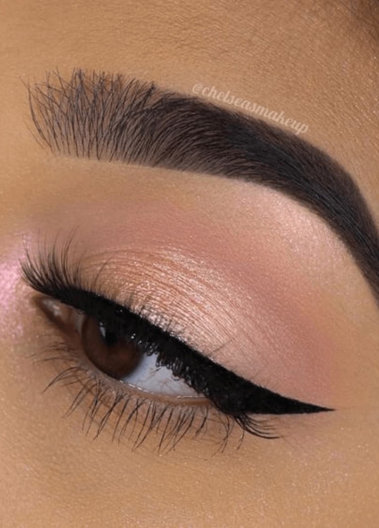 Cílios com Strass ou Glitter: Para Brilhar em Ocasiões Especiais - inspiração 1