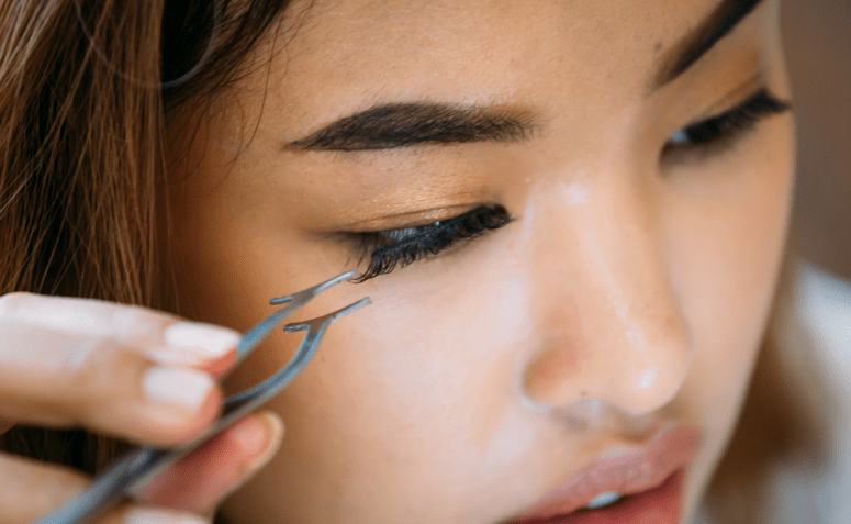 Passo a Passo Para Remover a Cola Sem Danificar Seus Cílios Naturais - inspiração 3