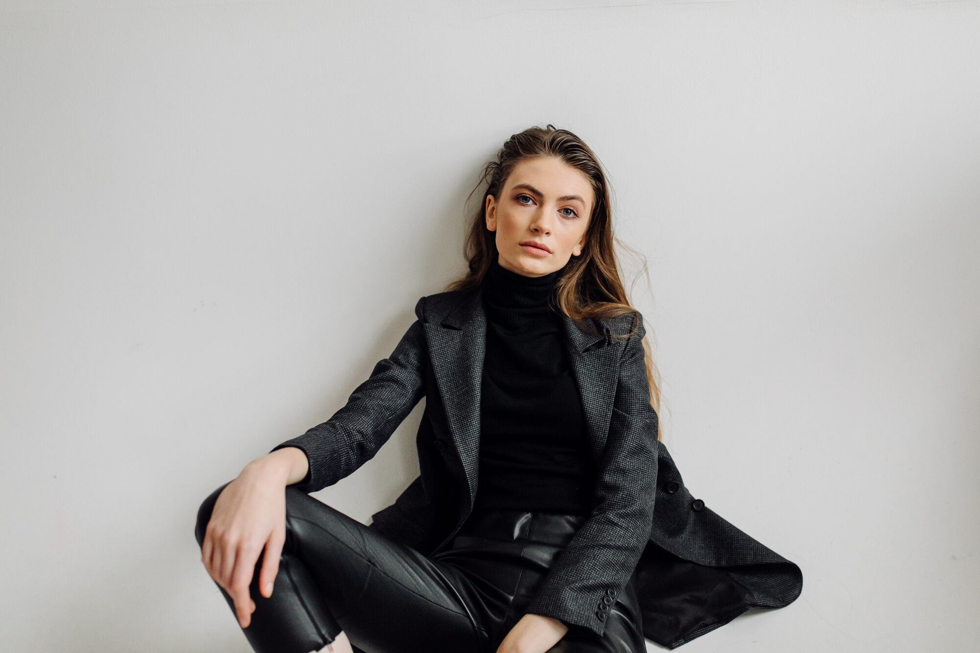 Truque de Styling: Cinto Marcando a Cintura no Look Monocromático - inspiração 3