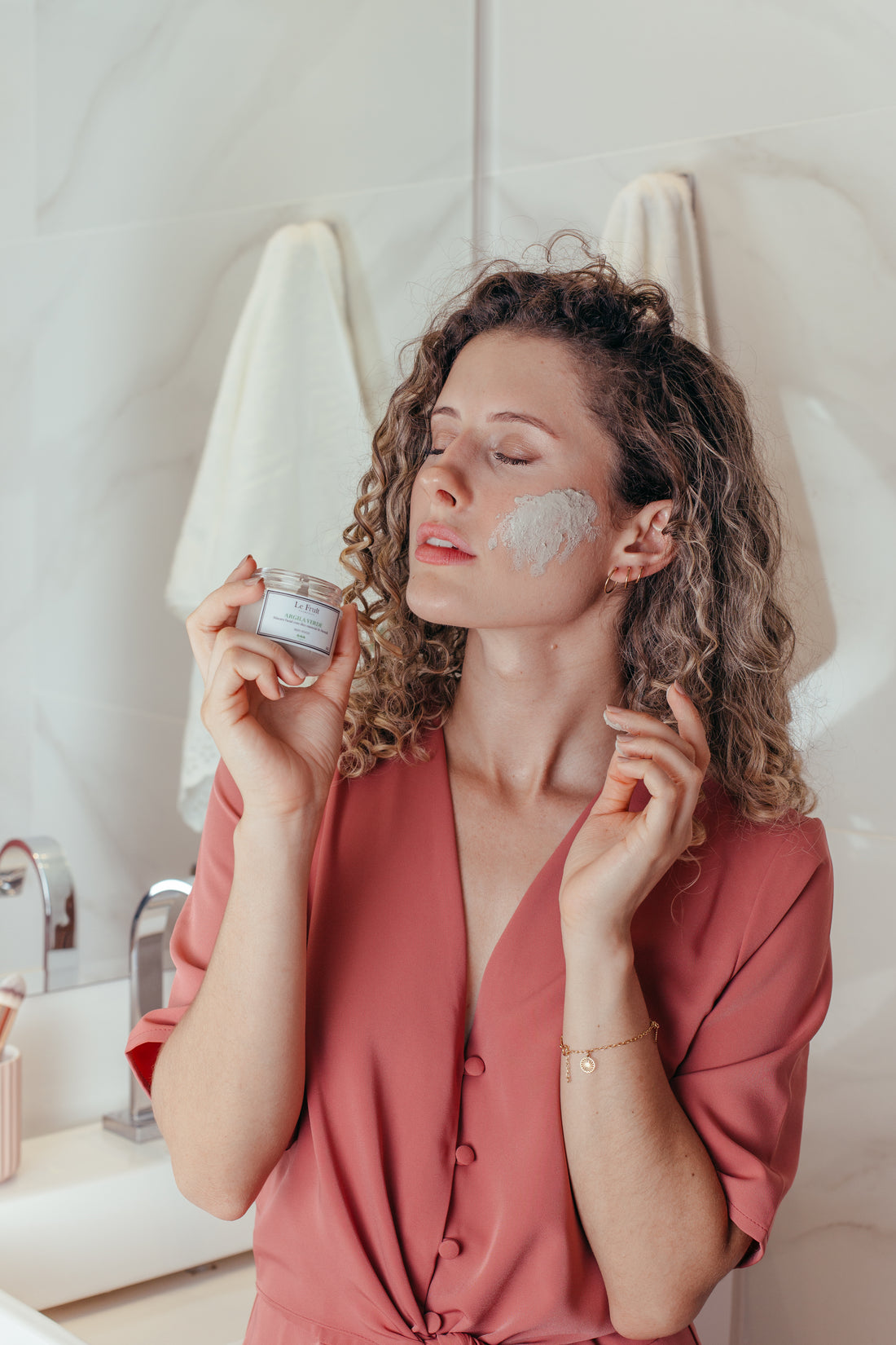 Niacinamida: Sua Aliada no Controle da Oleosidade e Textura da Pele - inspiração 2