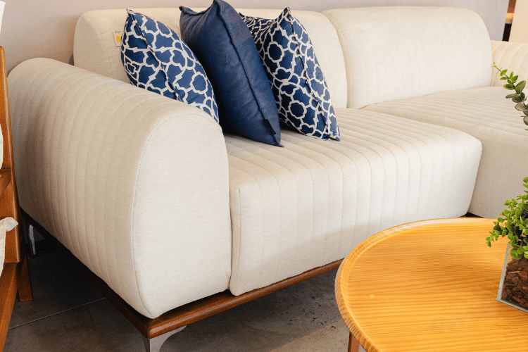 Sofá de Couro: Durabilidade e Sofisticação em um Só Móvel - inspiração 1