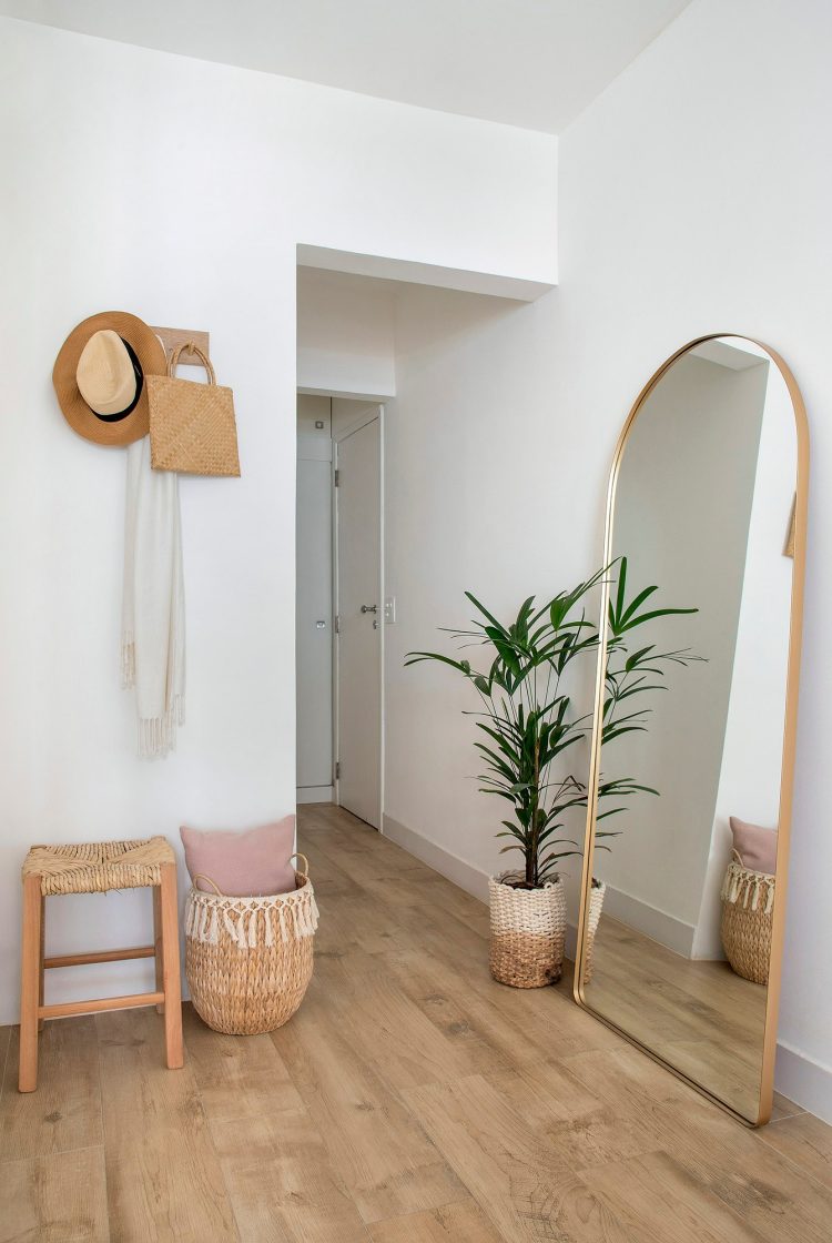 Espelhos Atrás de Móveis: Uma Surpresa Sofisticada - inspiração 1