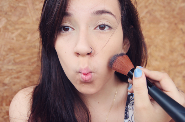 Contorno com Bronzeador: Um Toque de Sol para o Rosto - inspiração 3