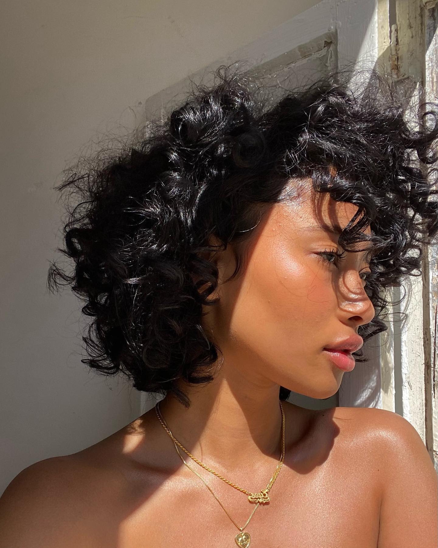 Face-Framing Layers: Destaque Seus Traços Naturais com Camadas Estratégicas - inspiração 3