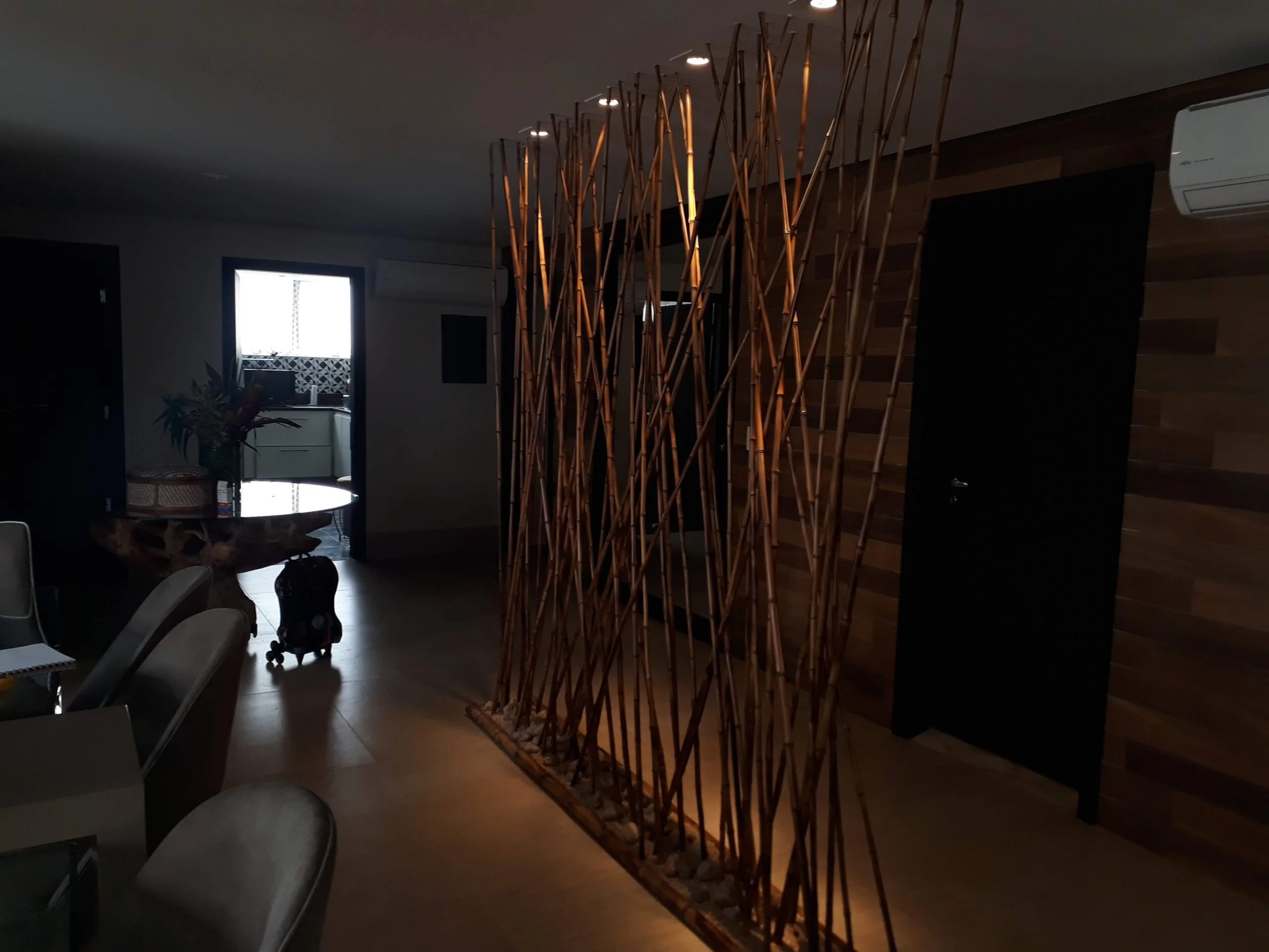 Jardim Vertical de Bambu: Uma Explosão de Verde Exótico - inspiração 3