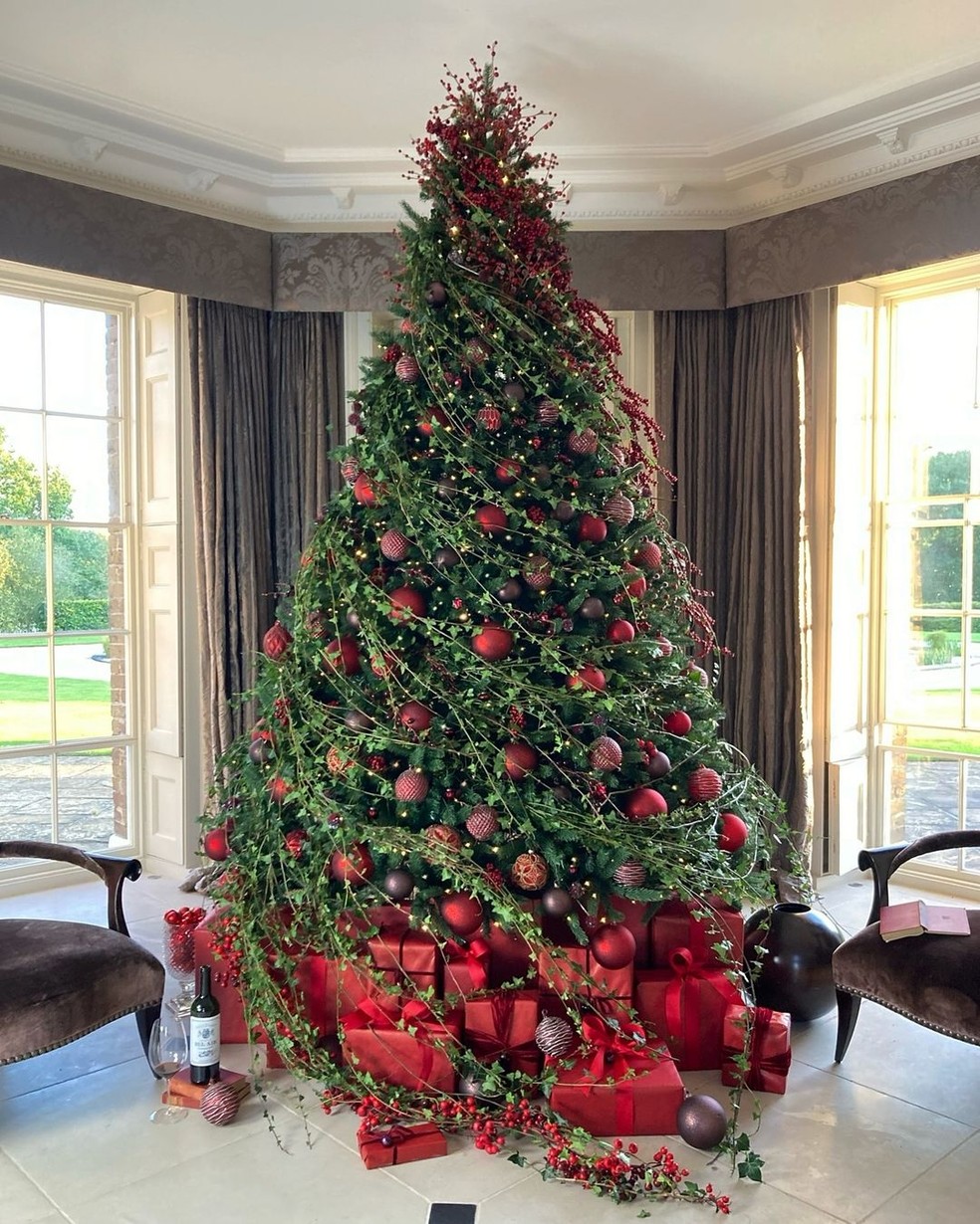 Árvore Monocromática: Elegância em Uma Só Cor - inspiração 1