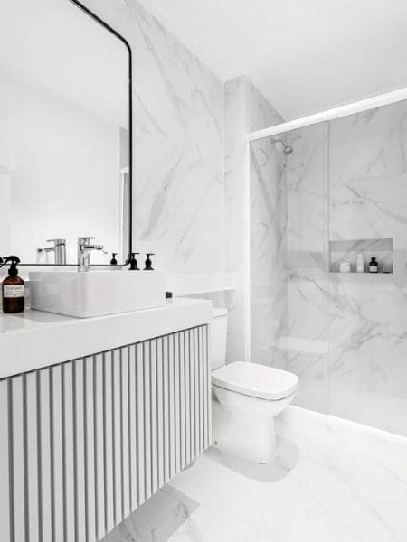 Aconchego Natural: Toques Rústicos e Plantas para um Banheiro Relaxante - inspiração 1