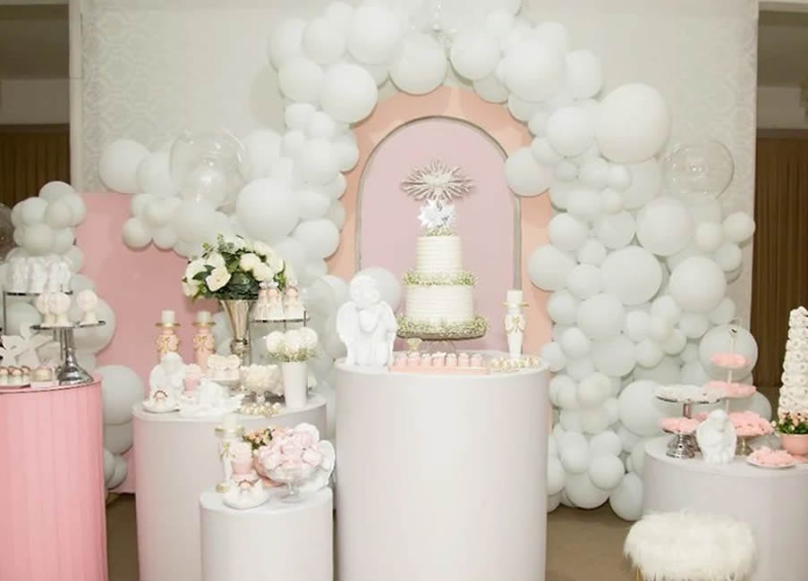 Mesa de Doces Criativa com Cupcakes Decorados - inspiração 1