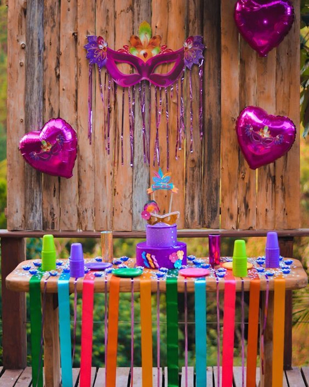 Iluminação Cênica com LED: Cores e Ritmo na Sua Festa - inspiração 3