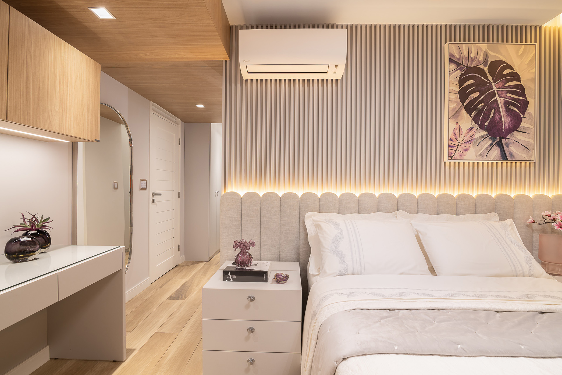 Cabeceira Multifuncional: Design Inteligente para Guardar Tudo - inspiração 3