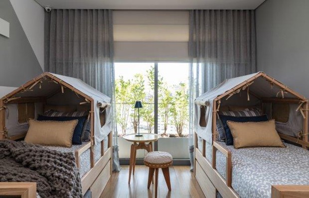 Camas Gemelas com Decoração Assimétrica - inspiração 1