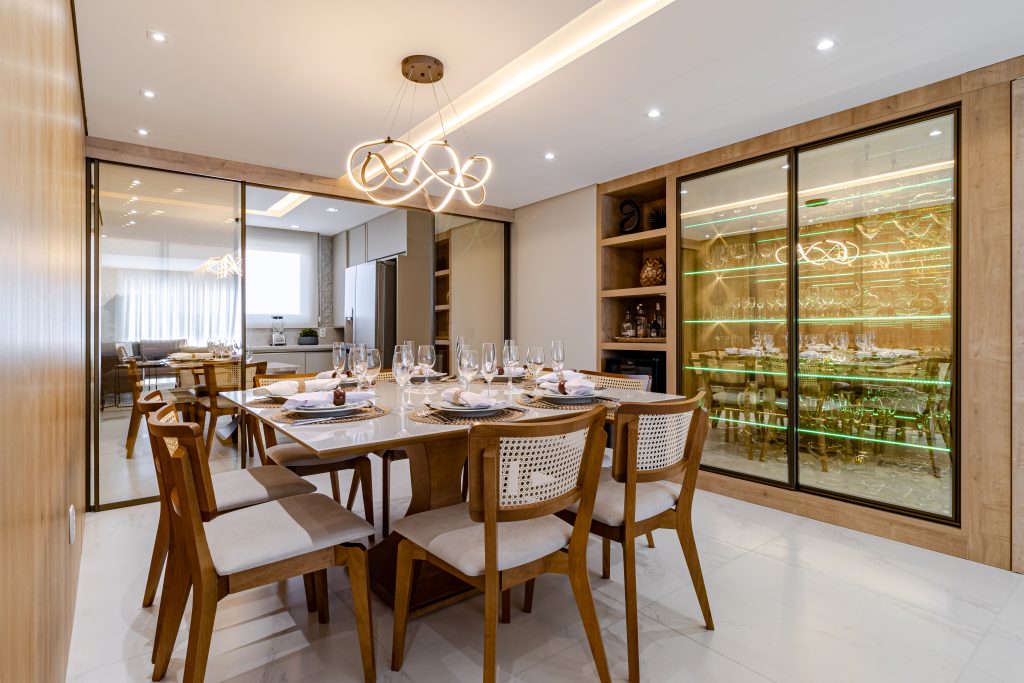 Mix de Assentos: Conforto e Personalidade à Mesa - inspiração 3