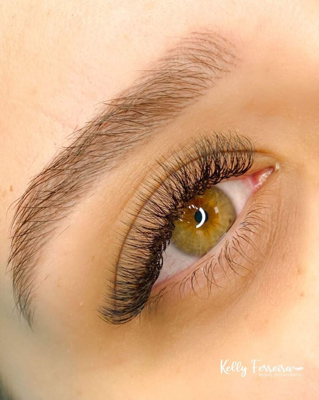 Óleo de Rícino: Nutrição Natural para Cílios Fortes - inspiração 1