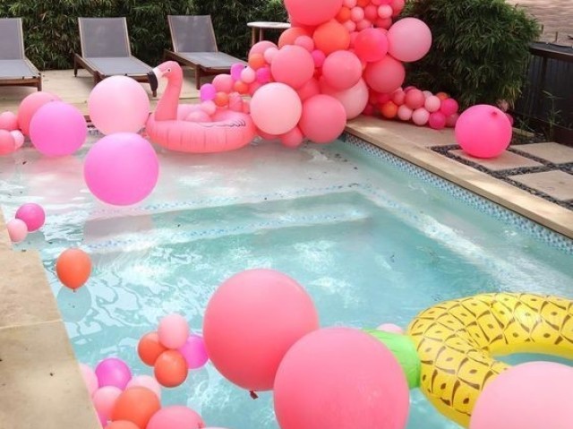 Decoração Tropical Vibrante com Balões Orgânicos - inspiração 2