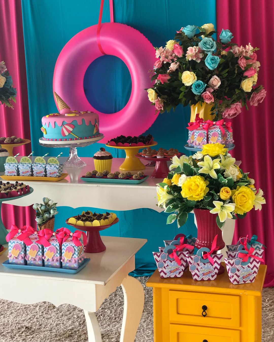 Cenário Temático com Cortina de Franjas Metalizadas - inspiração 3