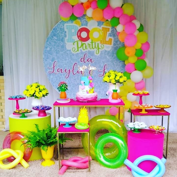 Lounge à Beira da Piscina com Móveis de Pallet - inspiração 1