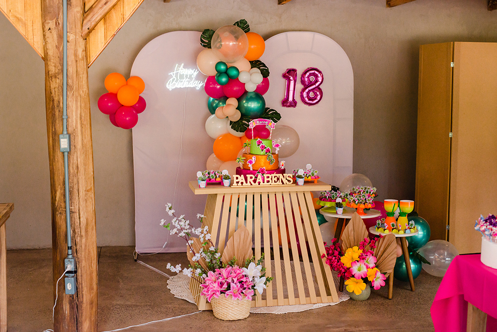 Lounge à Beira da Piscina com Móveis de Pallet - inspiração 3
