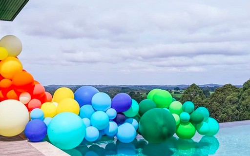 Decoração com Flores Tropicais e Folhagens Exuberantes - inspiração 2