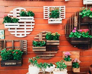 Escada Rústica com Vasos de Barro: Um Toque Aconchegante - inspiração 2