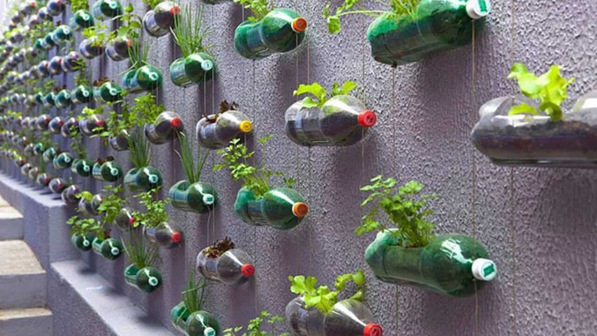 Escada Colorida com Flores Vibrantes: Alegria para o Seu Espaço - inspiração 2