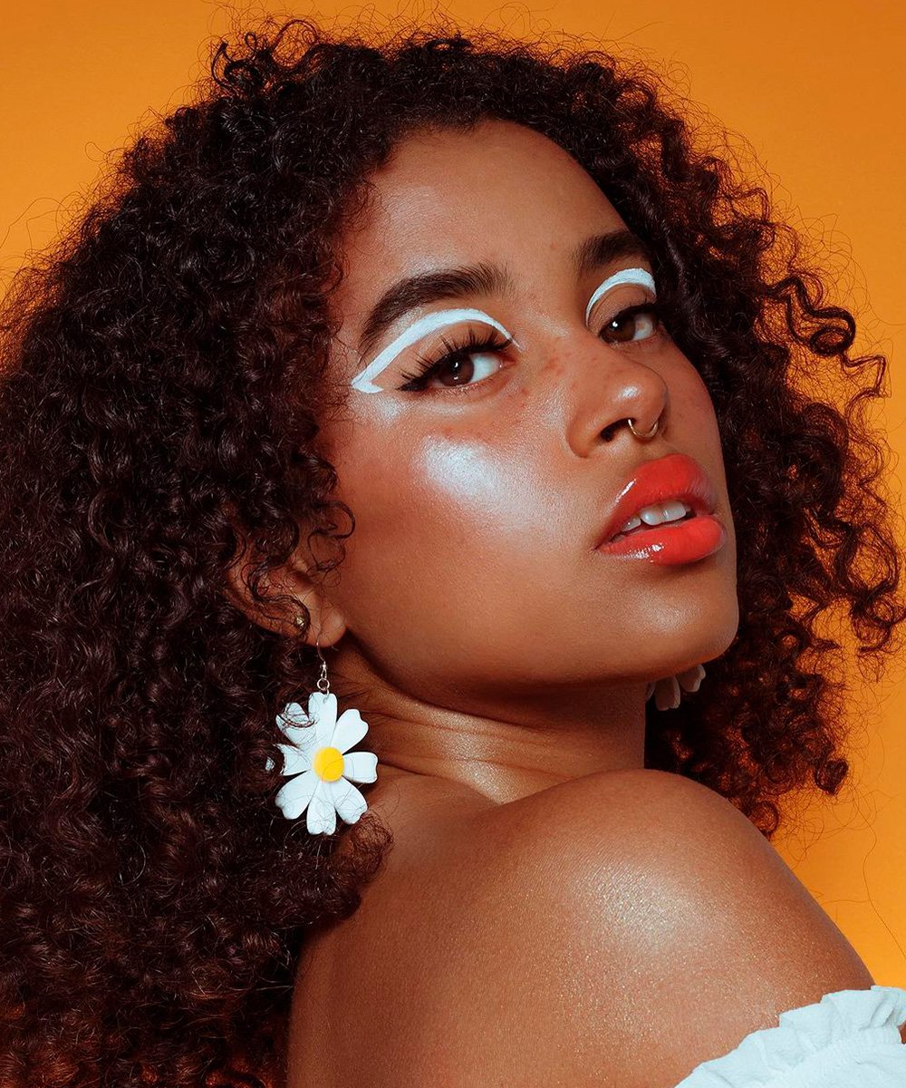 Ponto de Luz Vibrante: Ilumine o Olhar com Estilo - inspiração 2