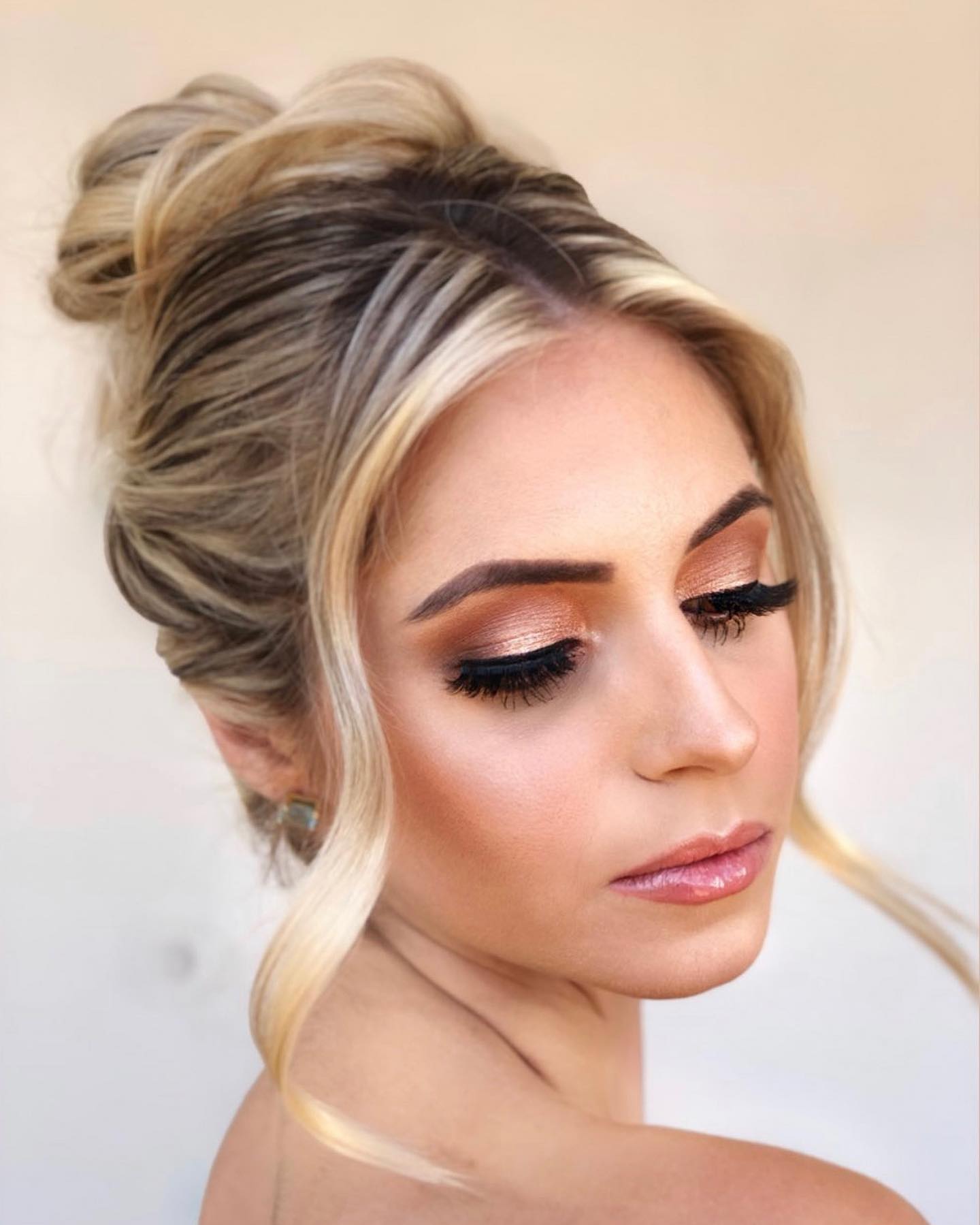 Foco nos Cílios: Volume e Alongamento Para um Olhar Marcante - inspiração 1