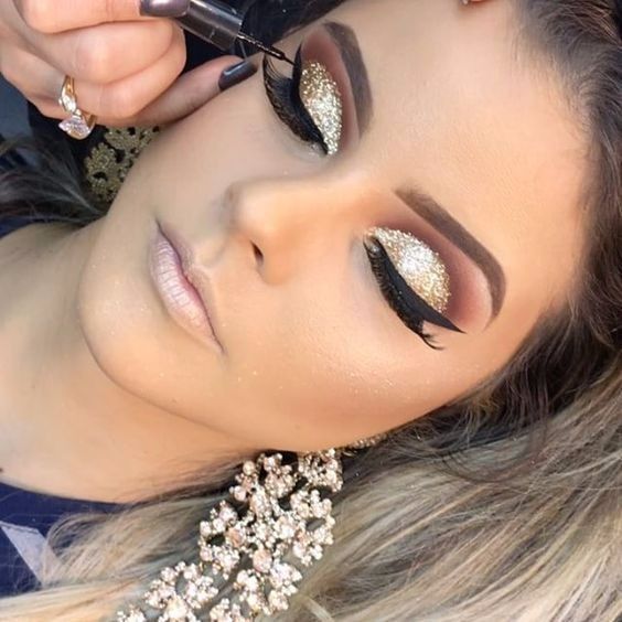 Smokey Eye Repaginado: Do Clássico ao Moderno com Cintilância - inspiração 2