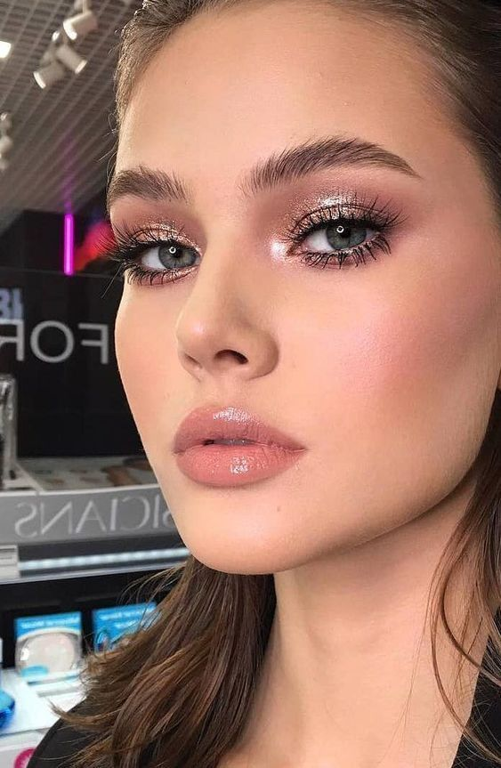 Smokey Eye Repaginado: Do Clássico ao Moderno com Cintilância - inspiração 3