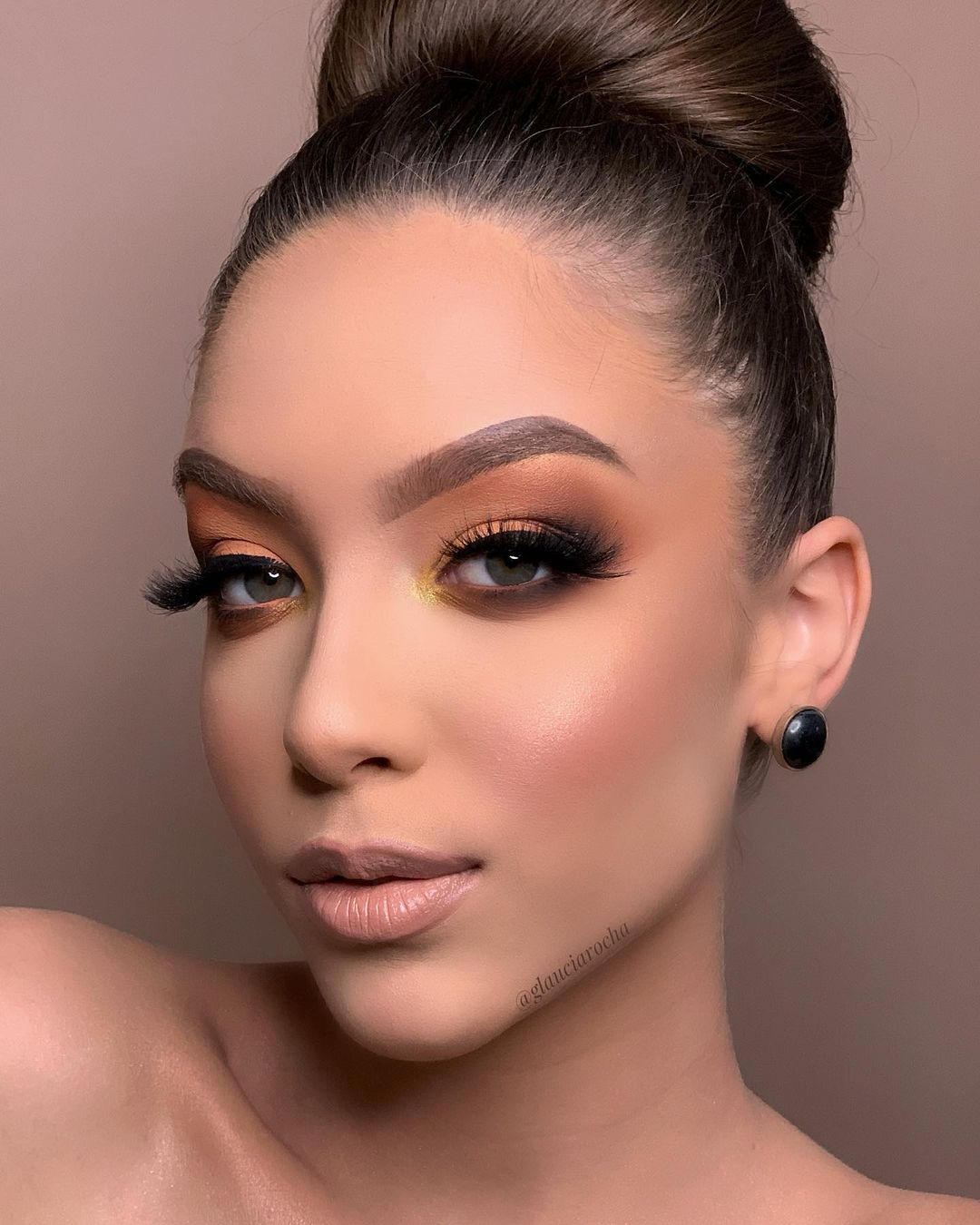 Clássico Chic: Olhos esfumados em tons neutros - inspiração 3