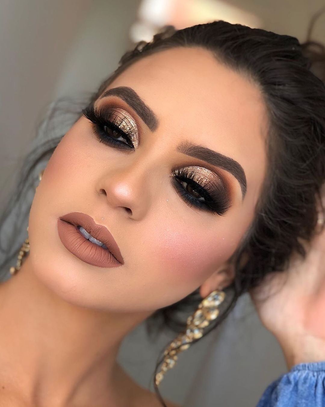 Glam Glow: Pele iluminada e lábios nude - inspiração 1