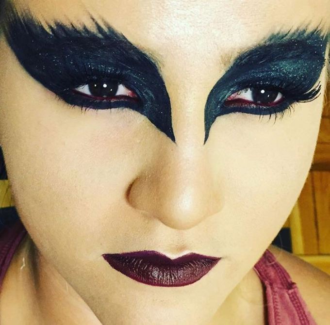 Batom Marcante: Vermelho ou vinho para um look poderoso - inspiração 2