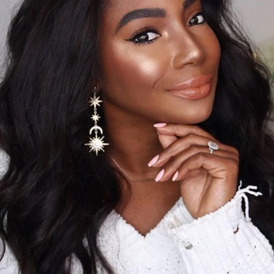 Batom Marcante: Vermelho ou vinho para um look poderoso - inspiração 3