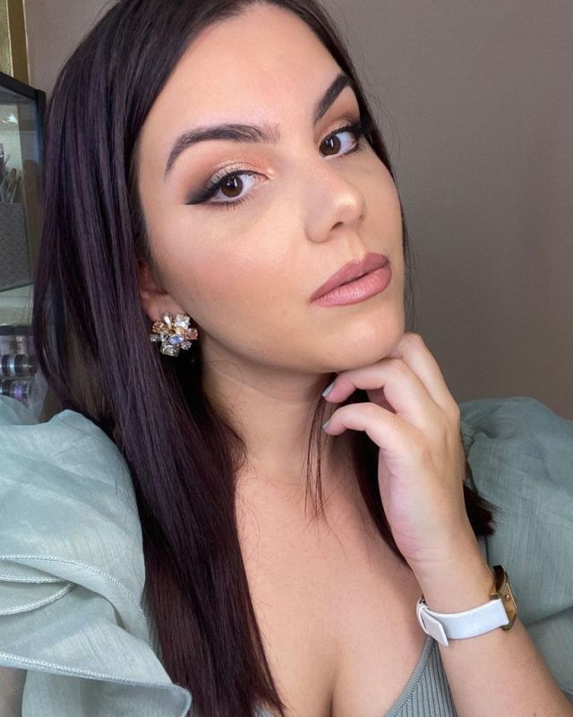 Batom Duradouro: Cores e Texturas que Resistem aos Cliques - inspiração 3