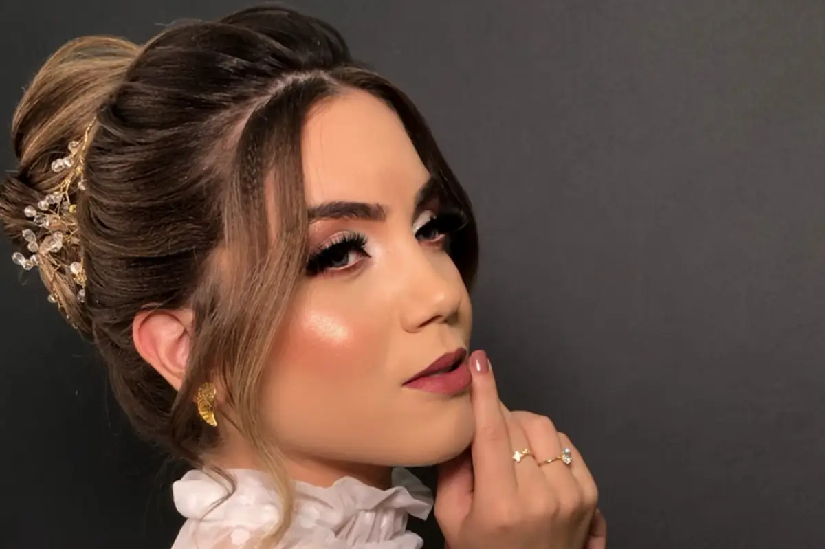 Estilo Natural Radiante: Realce a Beleza Única com Leveza - inspiração 1