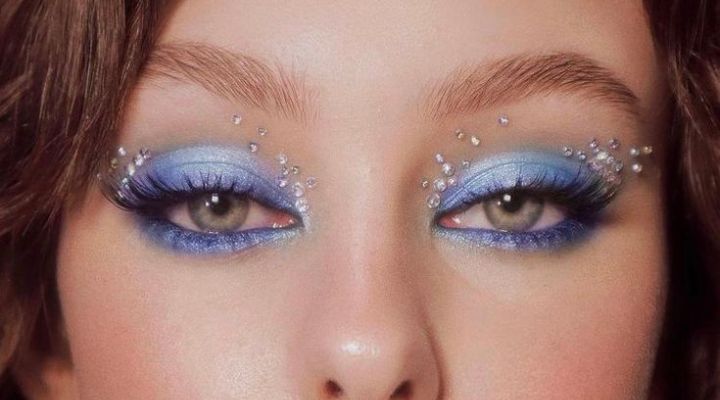 Olho Tudo, Boca Nada: Destaque Seu Olhar com Batom Nude - inspiração 1