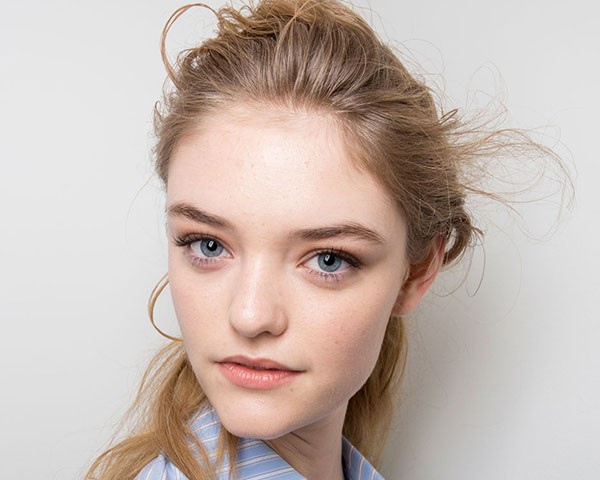 Aposte em cores frias: elegância e destaque natural - inspiração 1