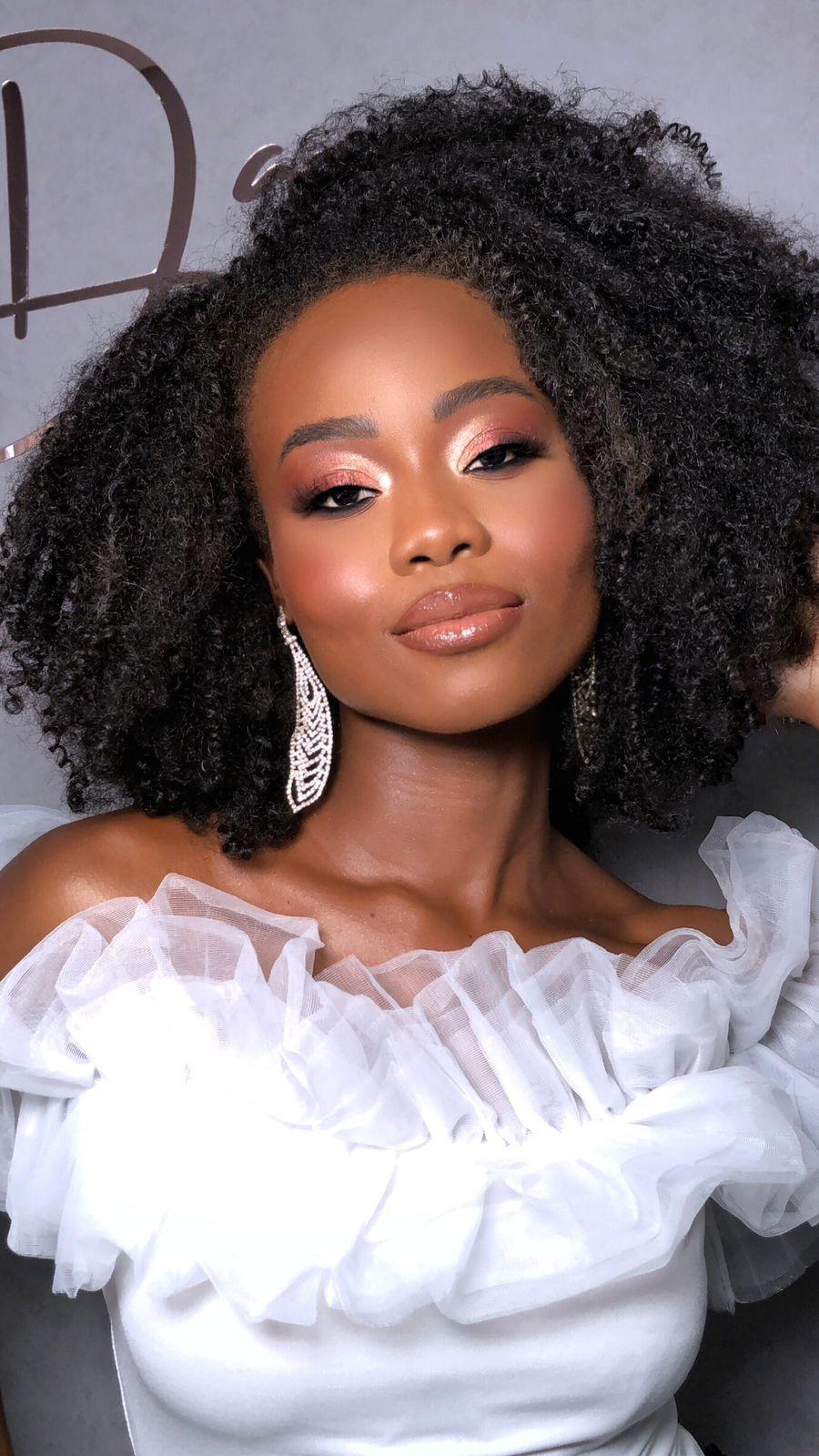 Batom Vinho: Sofisticação e Poder em Seus Lábios - inspiração 1