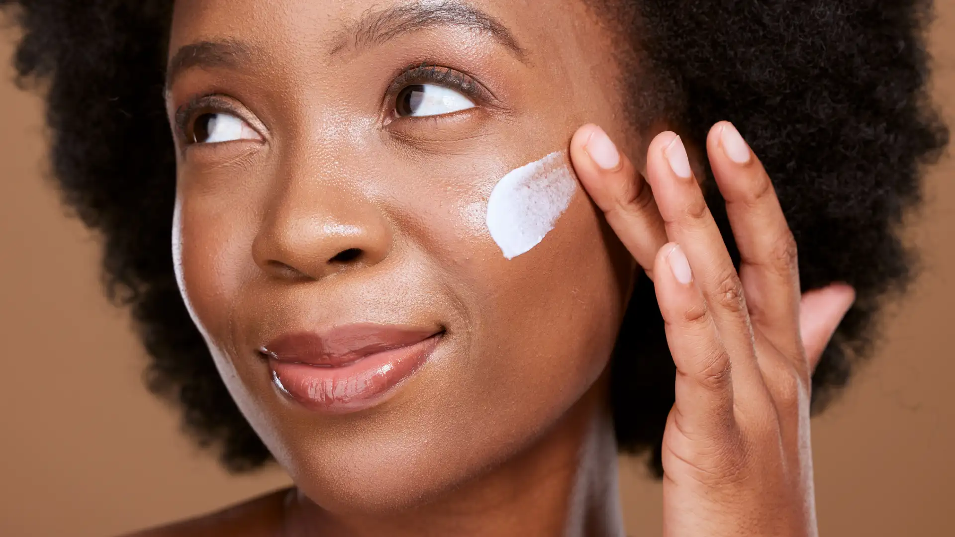 Antissinais Potente: Proteção Solar com Ação Rejuvenescedora - inspiração 1