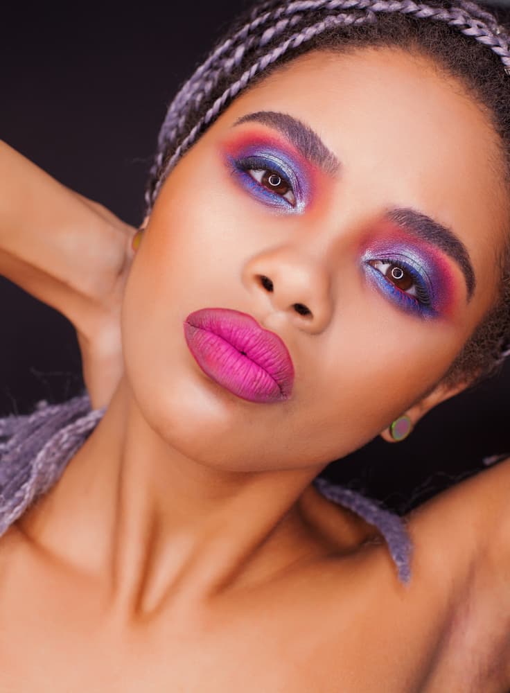 Glam Rock: Cores escuras e brilhantes para um visual poderoso - inspiração 1