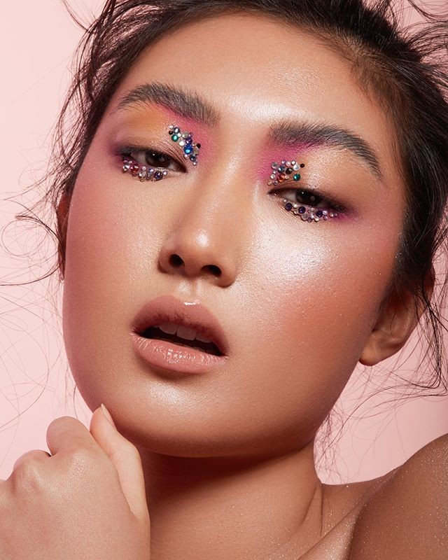 Delineado Gráfico Colorido: Crie um visual divertido e moderno - inspiração 3