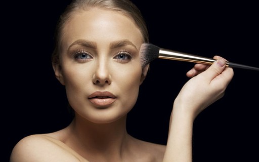 Dica 2: Escolha a Textura Ideal: Pó, Creme ou Bastão? - inspiração 1