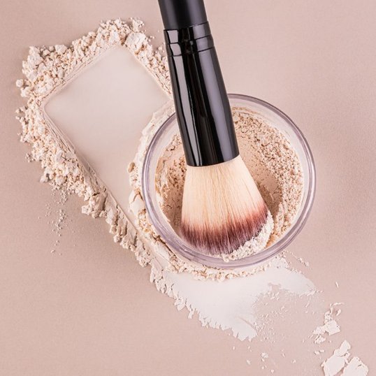 Aplicado com Pincel: Leveza e Acabamento Natural Radiante - detalhe