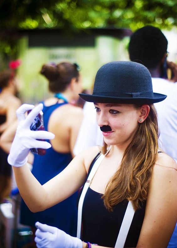 Vestidos Fluidos: A Leveza Romântica em Contraste - inspiração 1