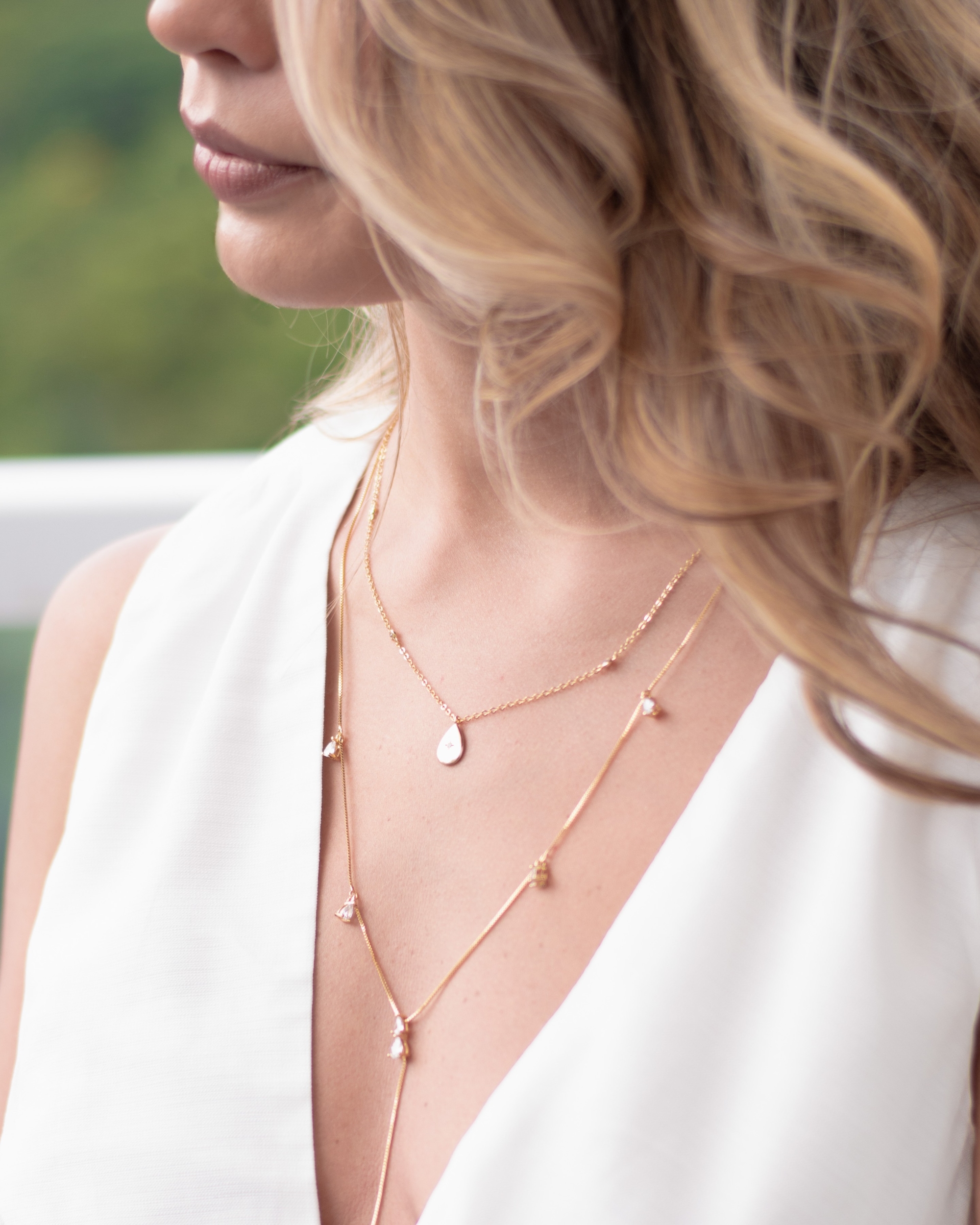 Mix de Colares: A Tendência Moderna para Decotes Profundos - inspiração 2