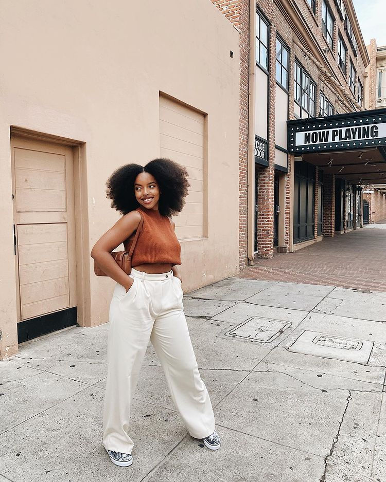 Trabalho com Estilo: Calça Pantalona e Óculos Clássicos - inspiração 3