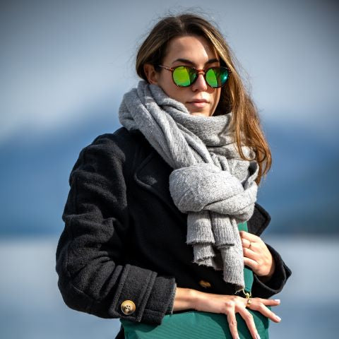 Noite Glamourosa: Vestidos de Paetê e Armações Douradas - inspiração 1