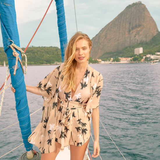 Chemise Oversized: Elegância Despojada à Beira-Mar - inspiração 3