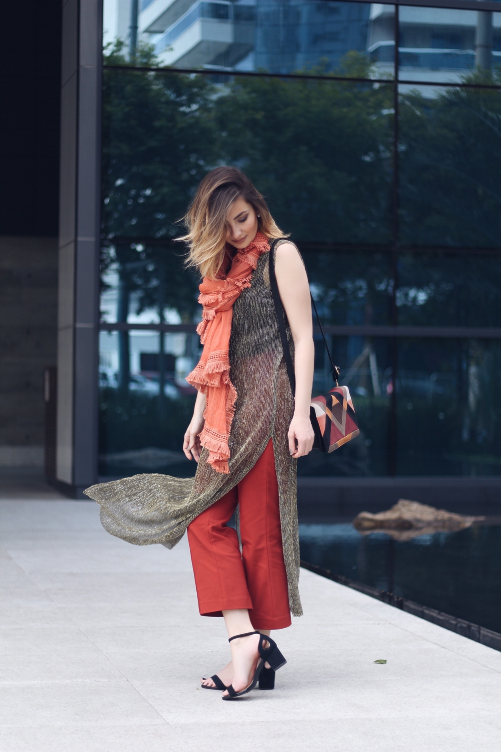 Minimalista Chic: A Sandália que Combina com Tudo - inspiração 1