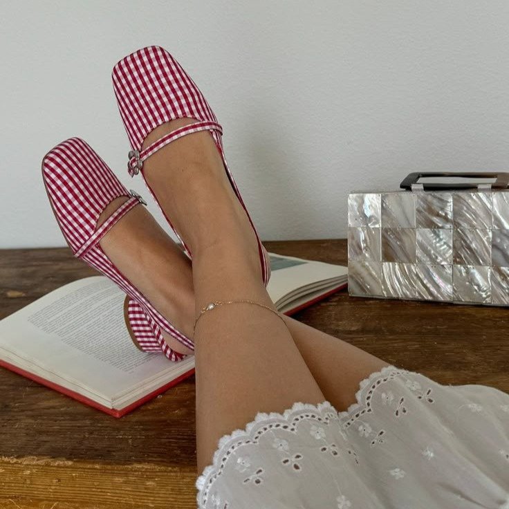 Metalizada Glam: Brilho e Sofisticação nos Seus Pés - inspiração 1